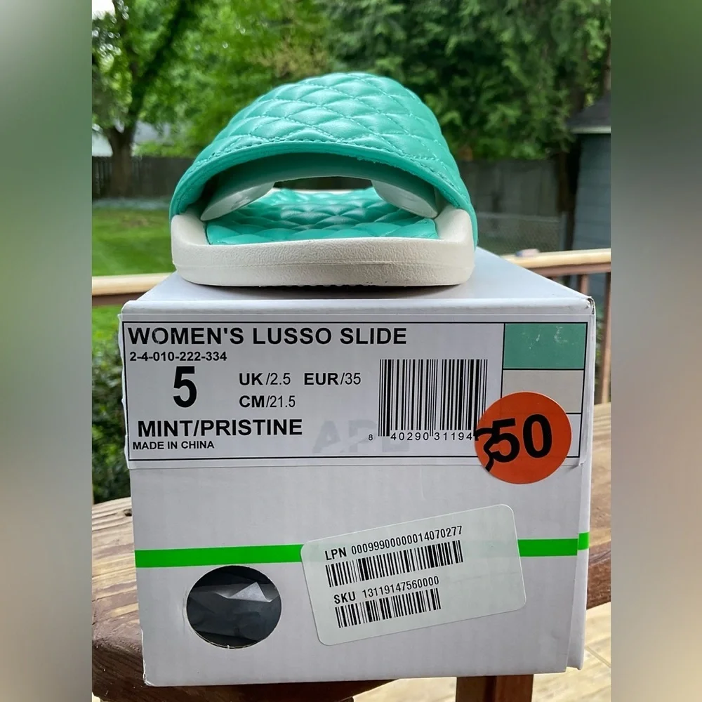 NIB APL Lusso Slide in Mint/Pristine